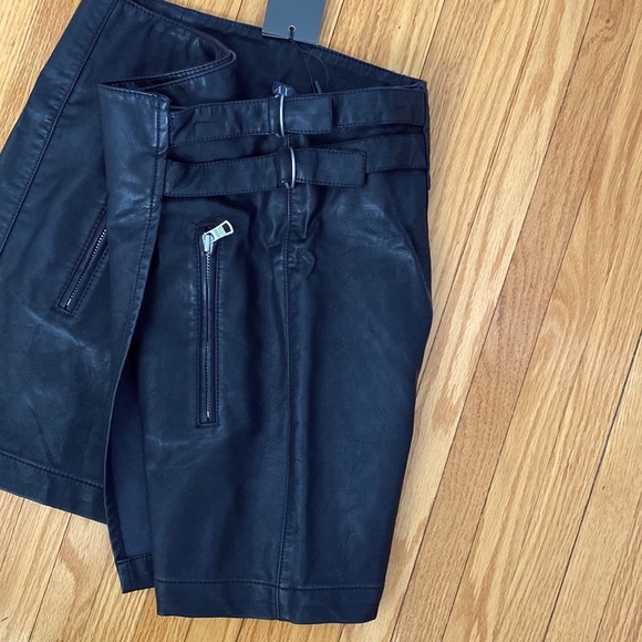 Vegan leather miniskirt - Picture 3 of 5